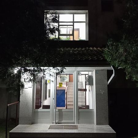 Apartman Dionis Sm Sremska Mitrovica Exteriör bild