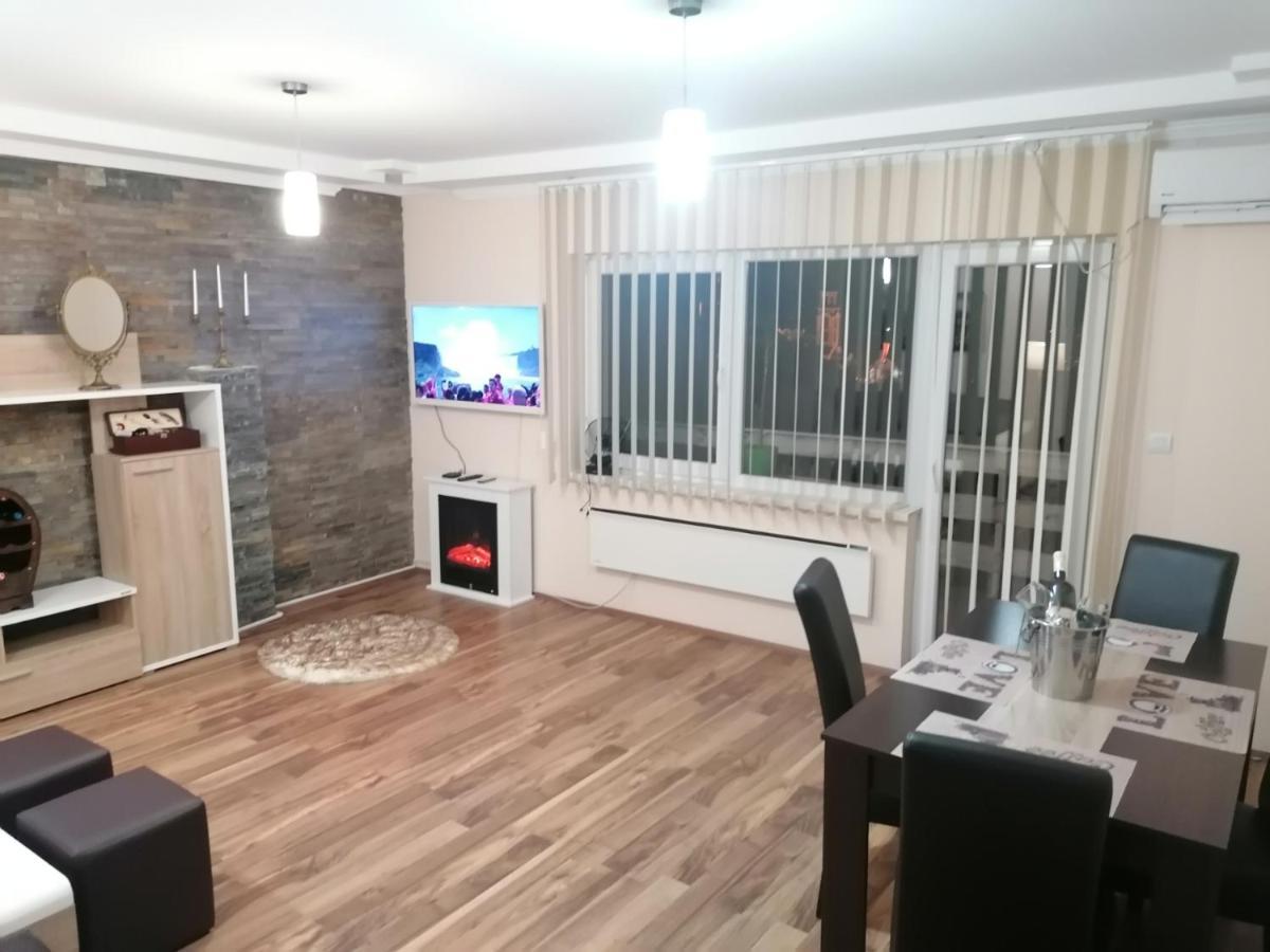 Apartman Dionis Sm Sremska Mitrovica Exteriör bild